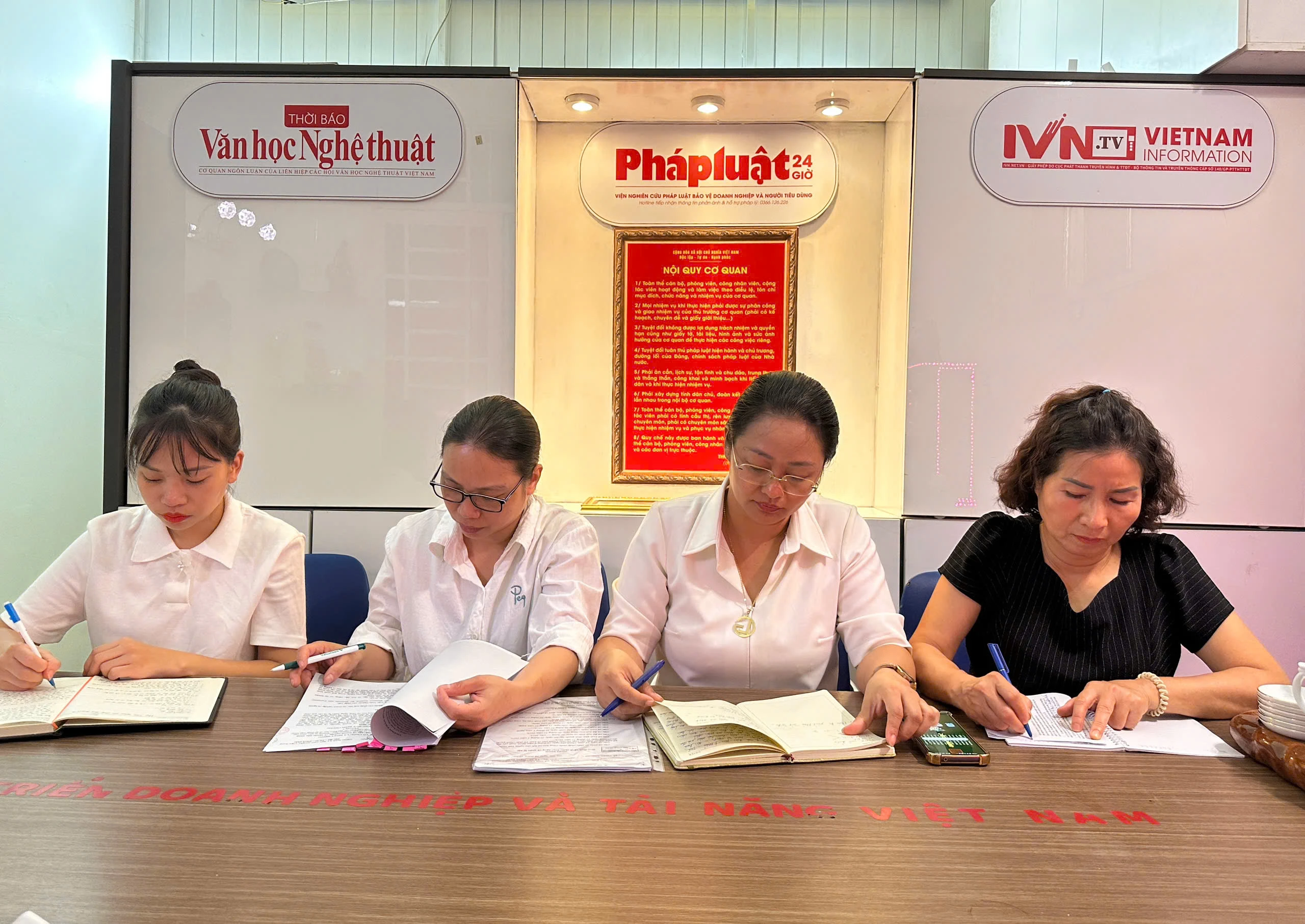 Chi nhánh Tây Bắc Viện nghiên cứu Pháp luật bảo vệ Doanh nghiệp và Người tiêu dùng làm việc với Ban lãnh đạo Viện về kế hoạch năm 2026