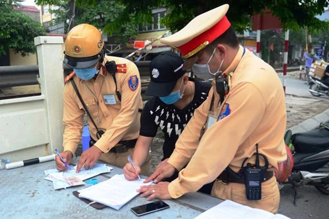 Không nộp phạt vi phạm giao thông, người vi phạm sẽ đối diện 4 rủi ro này