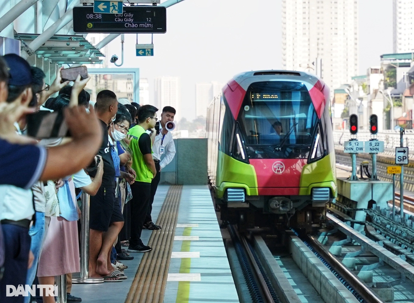 Metro Cát Linh - Hà Đông và tuyến metro Nhổn - ga Hà Nội sắp sử dụng thẻ vé liên thông (Ảnh: Ngọc Tân).